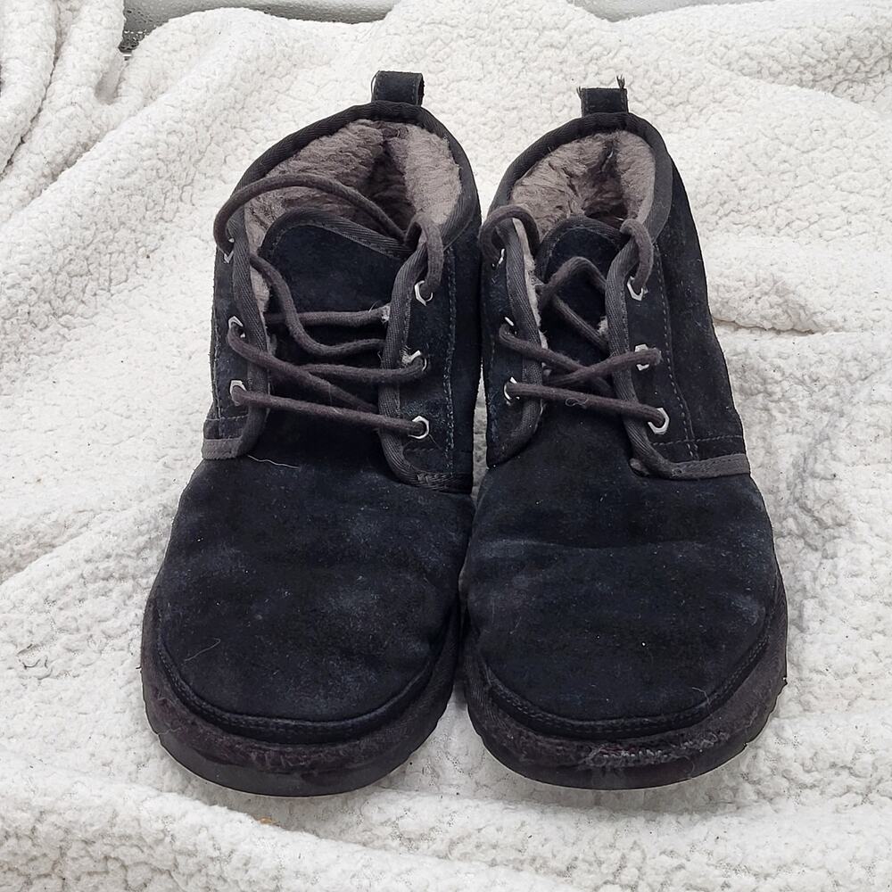 UGG Neumel chukka boot Black shearling  Men's size 10